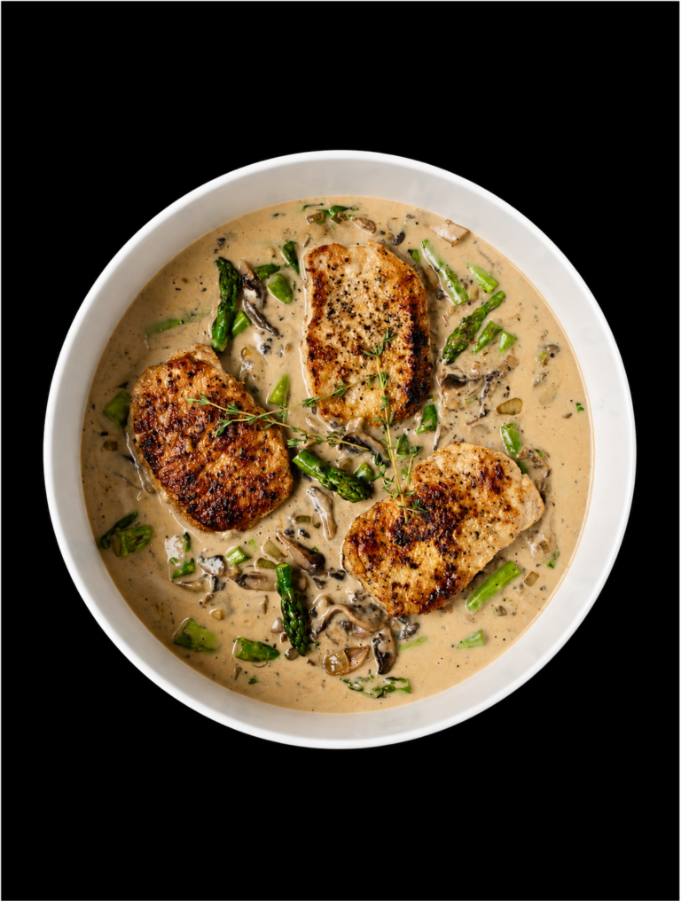 Côtelettes de Porc en Sauce Crémeuse aux Asperges et Champignons